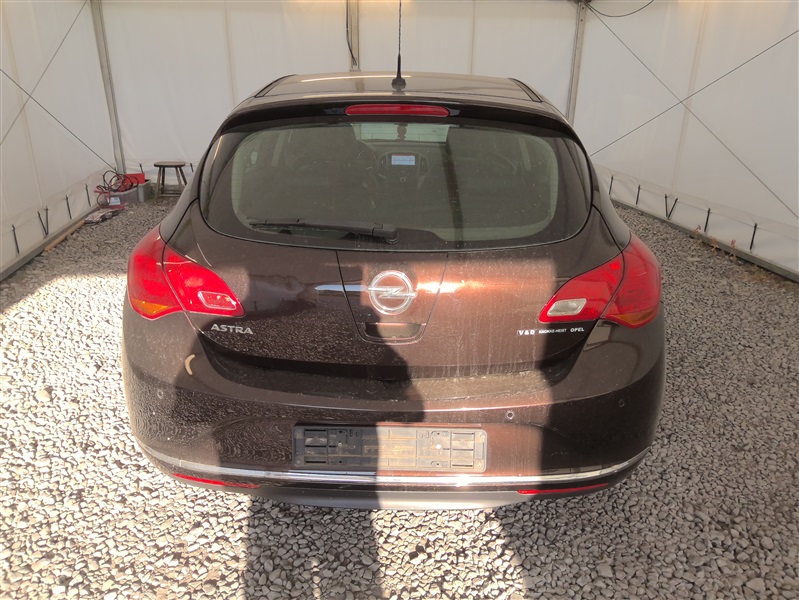 9b498eb4-dbb2-4d53-a3bb-8bbf272bd424.jpg