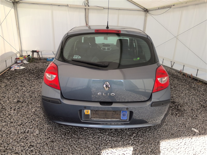 db9a6c3e-442f-4e7f-8dc3-561d226ffbd6.jpg