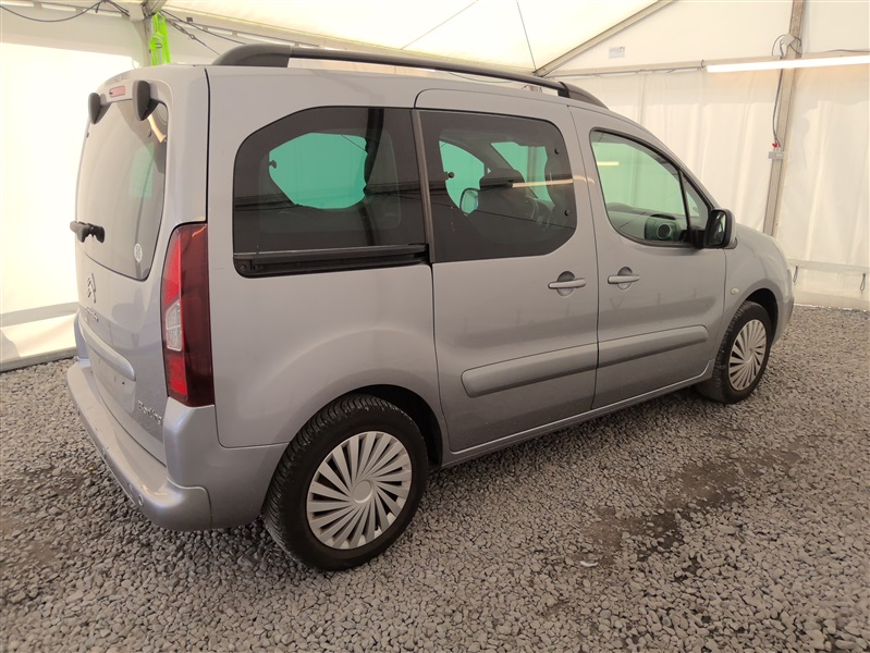 e2594ef1-42de-4869-861d-a829431bf7de.jpg