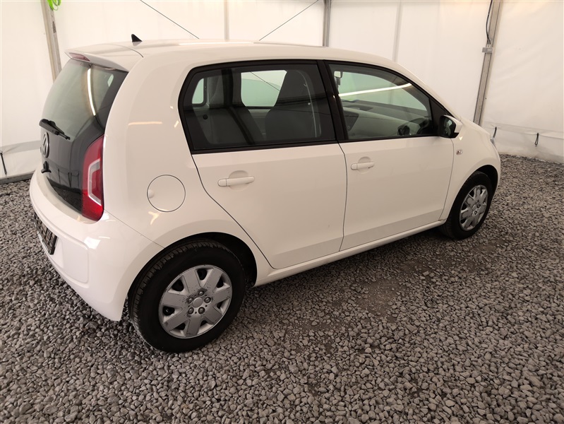 136cc6fd-63cc-4bb2-8caf-33a0f6622d72.jpg