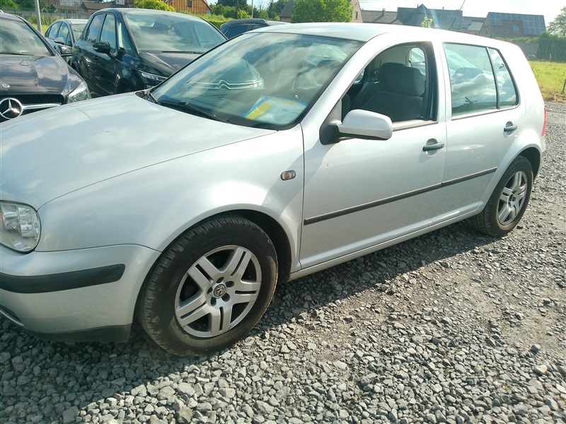 Volkswagen Golf 1.6i SR auto EURO4   288