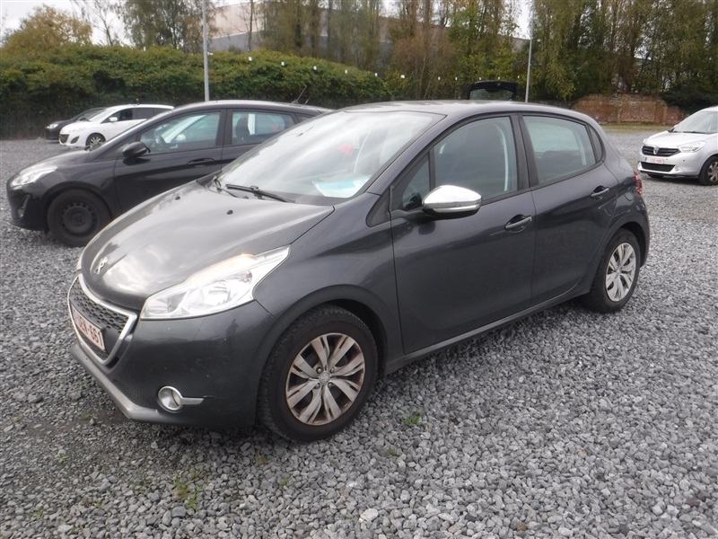 Peugeot 208 1.4 HDi Style NAVI/CLIM n°269