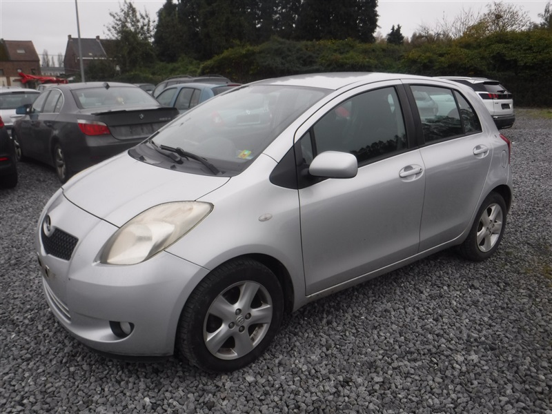 Toyota Yaris 1.3i n)02