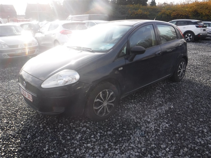 Fiat Punto 1.2i 8v Classic n°100