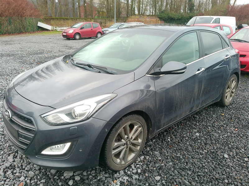 Hyundai i30 1.6 GDi Blackline ISG n°240