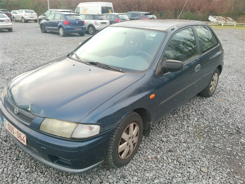Mazda 323 n°2