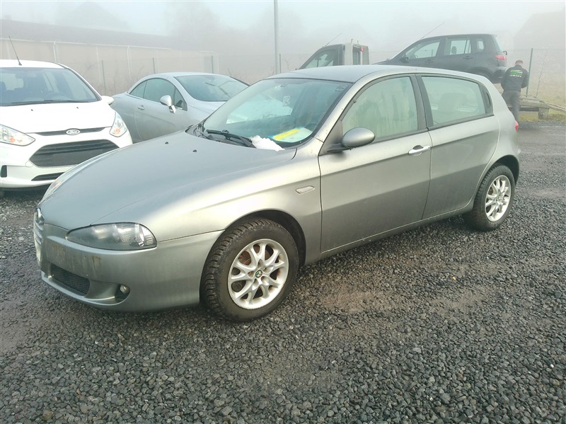 Alfa Romeo 147 1598CC ESSENCE N)142