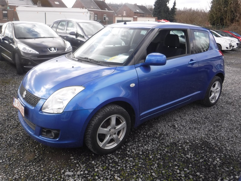 Suzuki Swift 1.3i GLX n°12