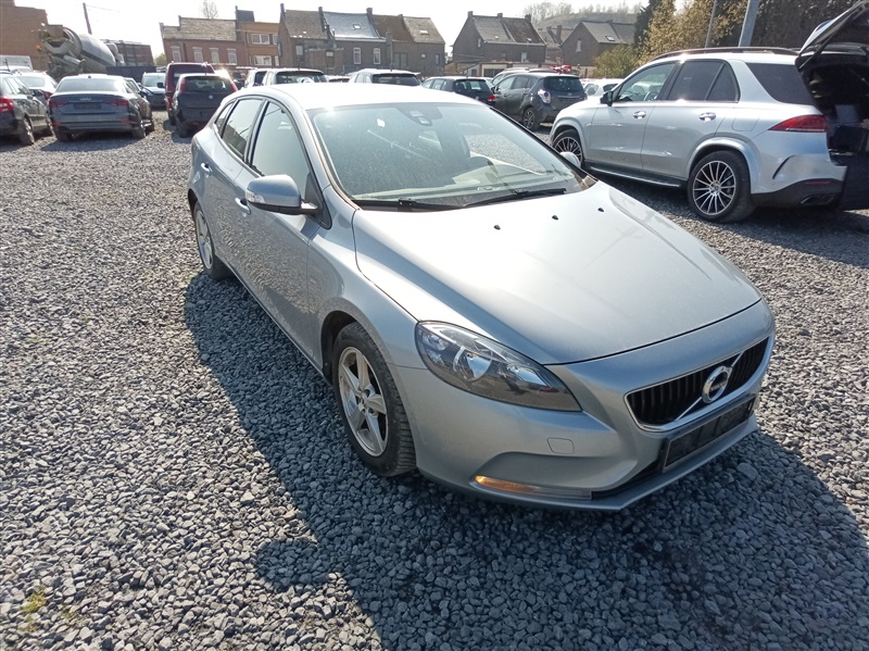 Volvo V40 2.0 D2 Kinetic NAVI/PDC // EXPERTISE N°211
