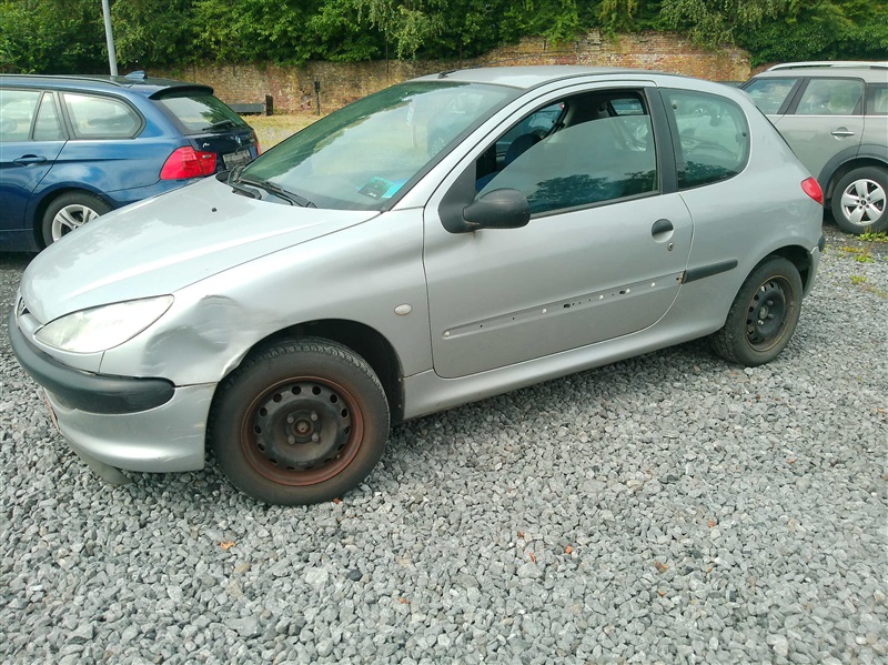 Peugeot 206 n°210