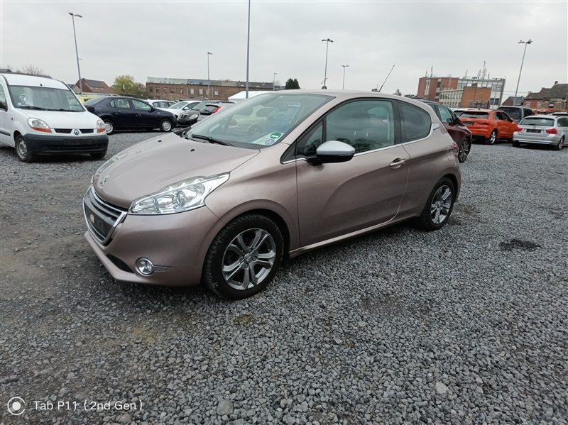 Peugeot 208 1.2i Allure n°282