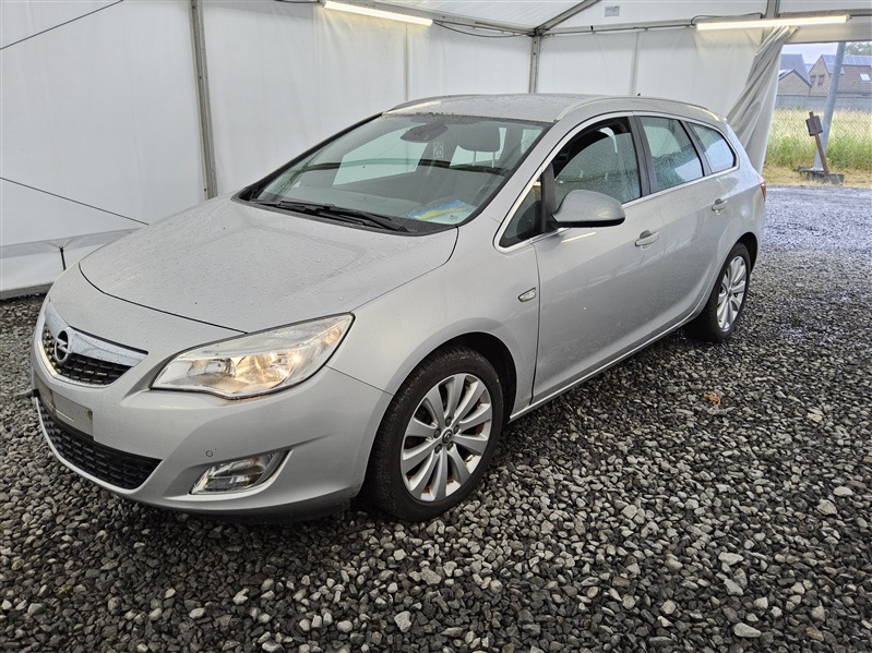 Opel Astra 1.4 Turbo Cosmo n°26