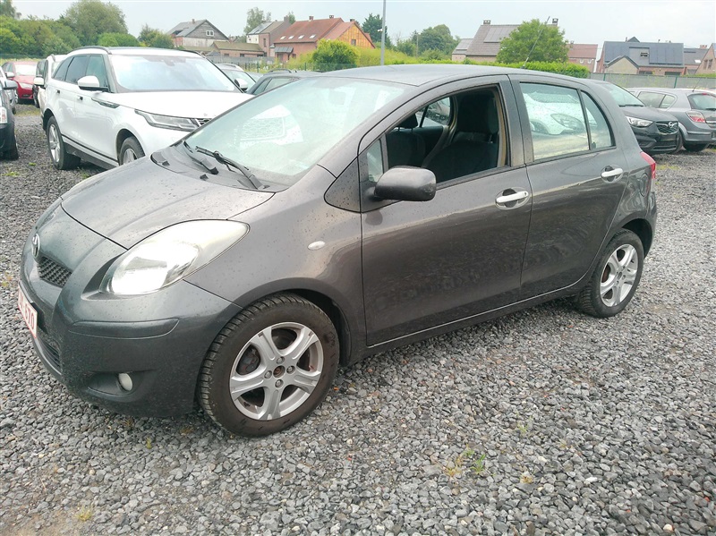 Toyota Yaris 1.0i VVT-i Luna EURO4 n°240