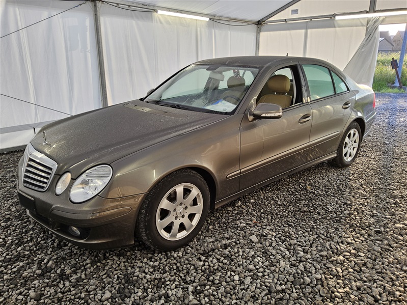 Mercedes-Benz E 220 POUR PIECES MANQUE DOC IMMAT n°36