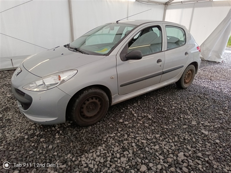Peugeot 206 1.1i  112