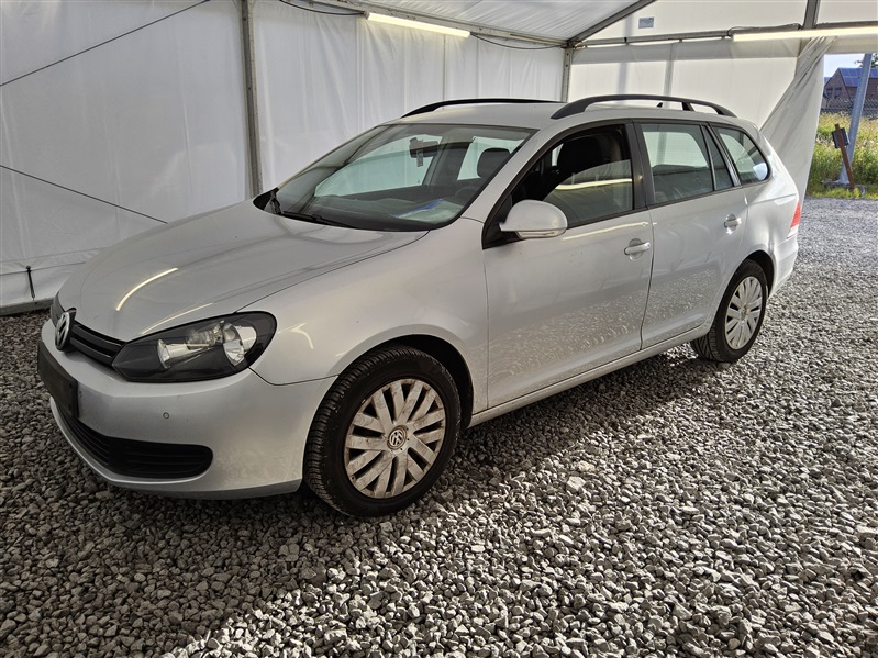 Volkswagen Golf 1.6 CR TDi CLIM/PDC AV-AR n°156