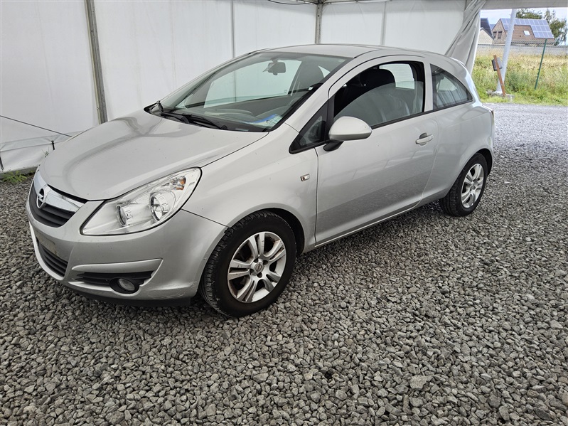 Opel Corsa 1.2i Cosmo n°284
