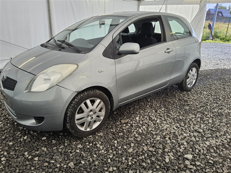 Toyota Yaris 1.3i VVT-i 16v Luna n°279