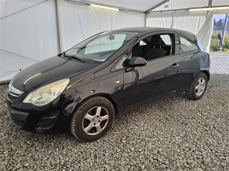 Opel Corsa 1.2i Black Edition Cosmo n°147