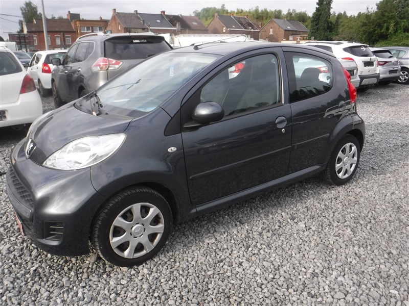 Peugeot 107 1.0i Access EURO5 n°09
