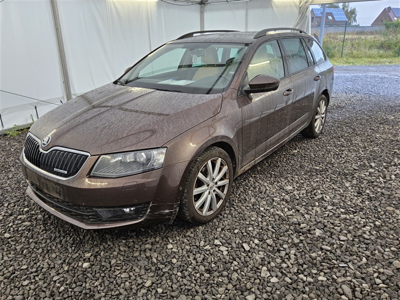 Skoda Octavia BK 1.6 CR TDi Ambition XENON/CUIR/NAVI/JA17' n°189