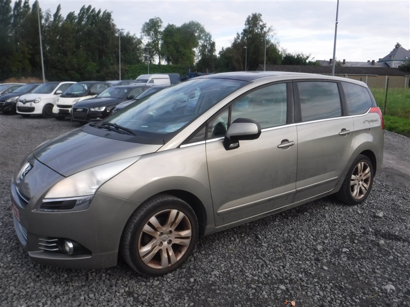 Peugeot 5008 EURO5 CT ROUGE PAS DE COC n°06