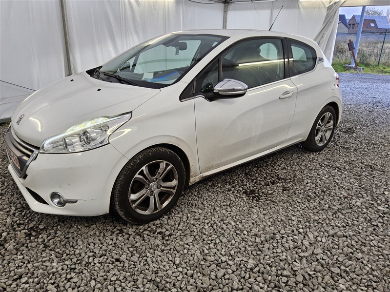 Peugeot 208 1.2i Intuitive n°164