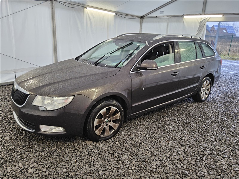 Skoda Superb SW 1.6 CR TDi GreenLine Classic DPF N°10