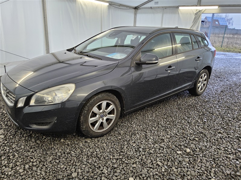 Volvo V60 1.6 D2 Momentum Start/Stop N°245