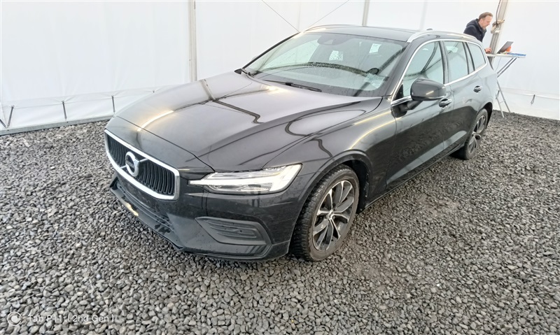 Volvo V60 2.0 D3 Momentum  Geartronic NAVI / S-CUIR / FULL LED N°246