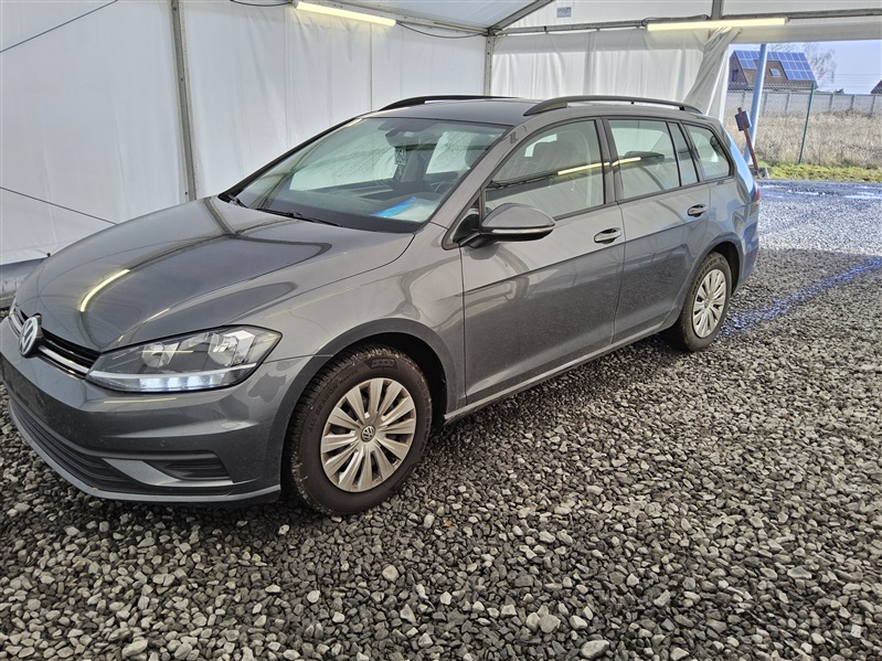 Volkswagen Golf 1.6 SCR TDi Comfortline   Navi / PDC av+ar N°264