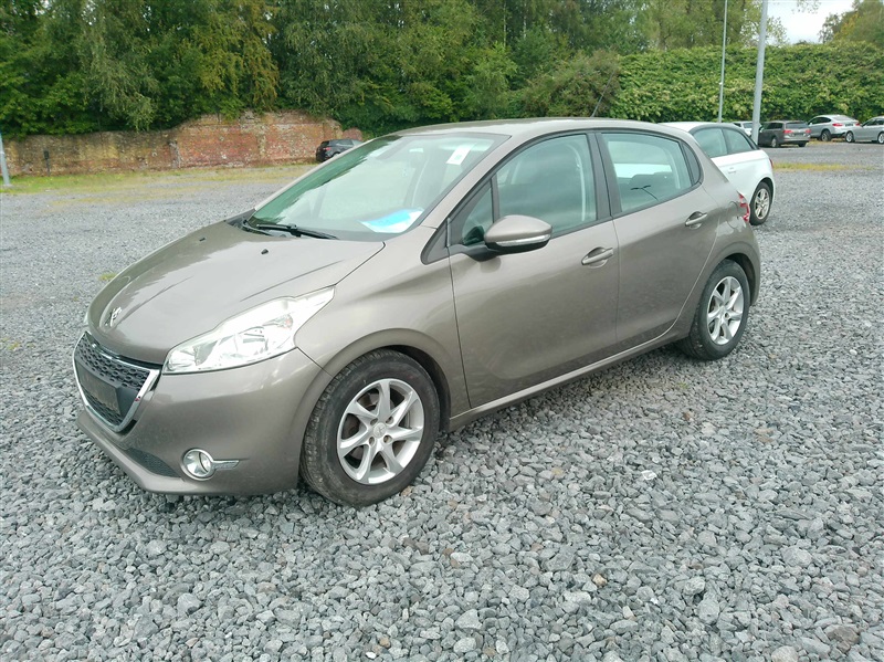 Peugeot 208 1.4i n°91