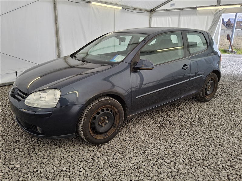 Volkswagen Golf 1.6i 16v FSI Comfortline N°124