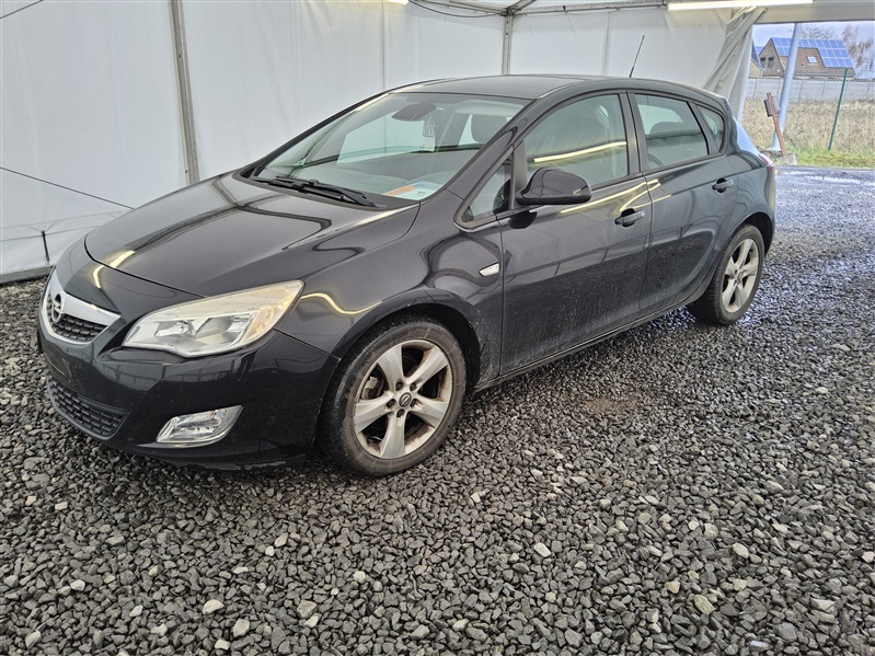 Opel Astra 1.7 CDTi ECOTEC Cosmo DPF N°177