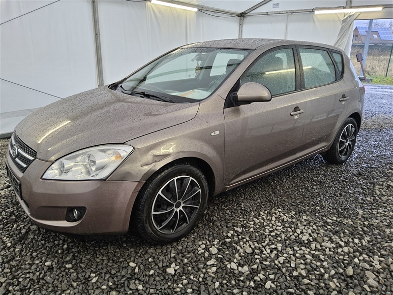 Kia Ceed / cee'd 1.4i LX  N°222