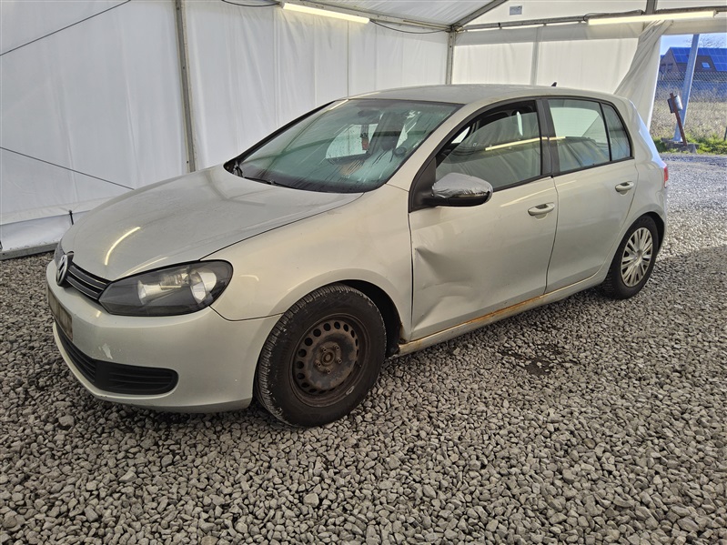 Volkswagen Golf 1.6 CR TDi BlueMotion + NAVI N°243