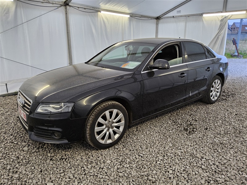 Audi A4 2.0 TDi *CUIR/NAVI/XENON* N°155