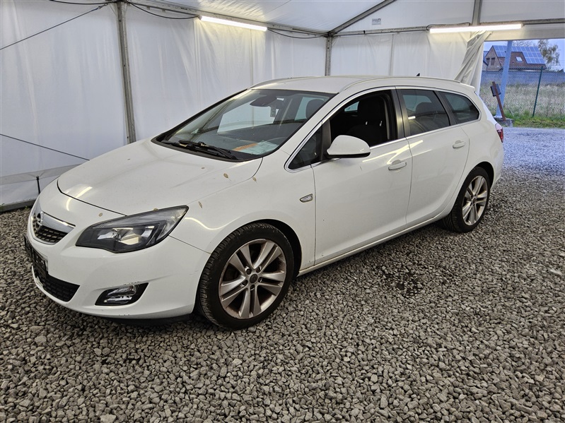 Opel Astra 1.7 CDTi Cosmo N°156