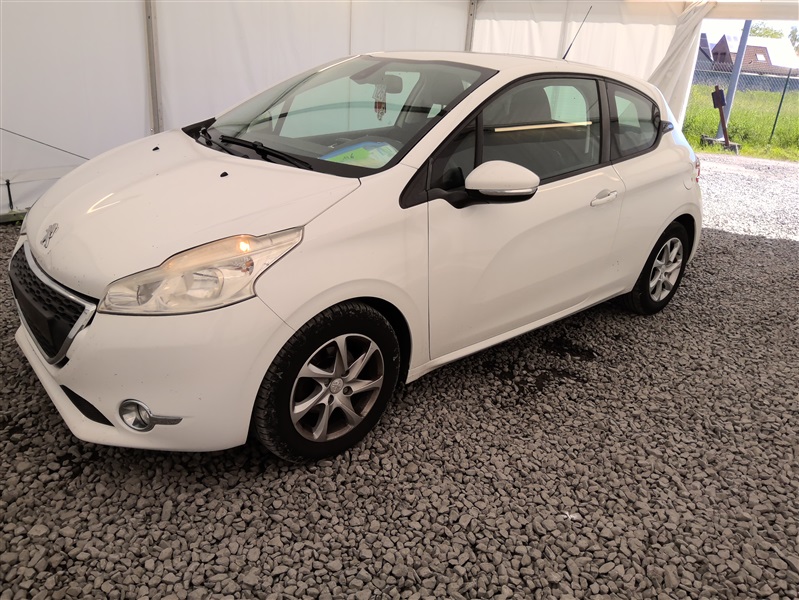 Peugeot 208 1.4 HDi Active N°126