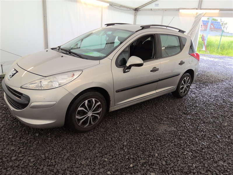 Peugeot 207 1.4i X Line N°28