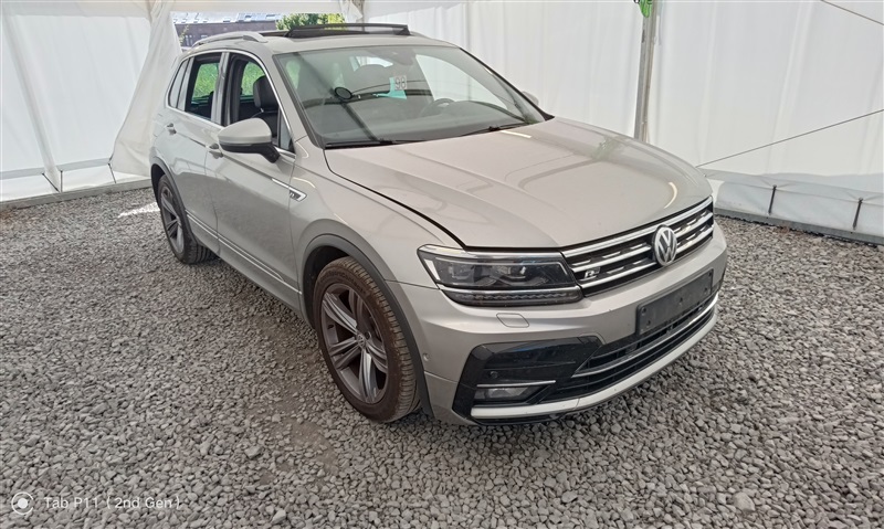Volkswagen Tiguan R-Line DSG PANO/CAM/SIEGES ELECTRIQUE//EXPERTISE N°98