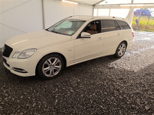 [MER1A33295701] Mercedes-Benz E 200 CDI BE Avantgarde Start/Stop N°181