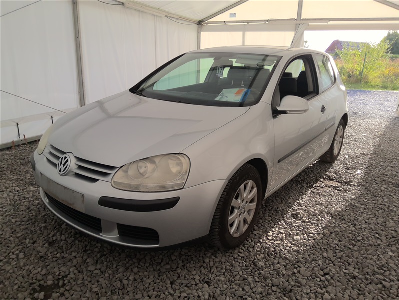 Volkswagen Golf 1.6i 16v FSI Comfortline N°17