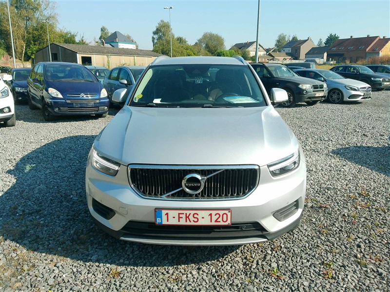 Volvo XC40 2.0 D3 AWD Momentum Pro Geartronic n°270