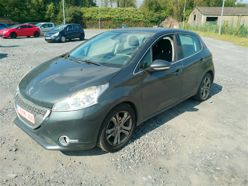 Peugeot 208 1.6i Allure n°1